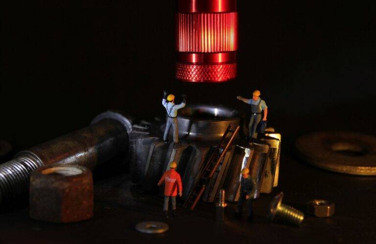 The Role of Tech in Personalized Medicine: Genomics and Health Informatics