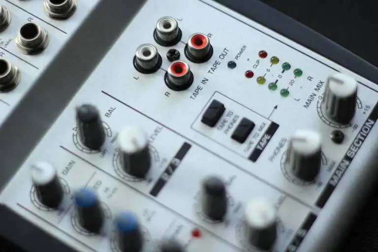 Analyzing the Economics of Live Events: Ticket Pricing and Revenue Models